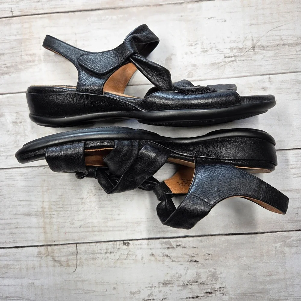 Clarks artisan black